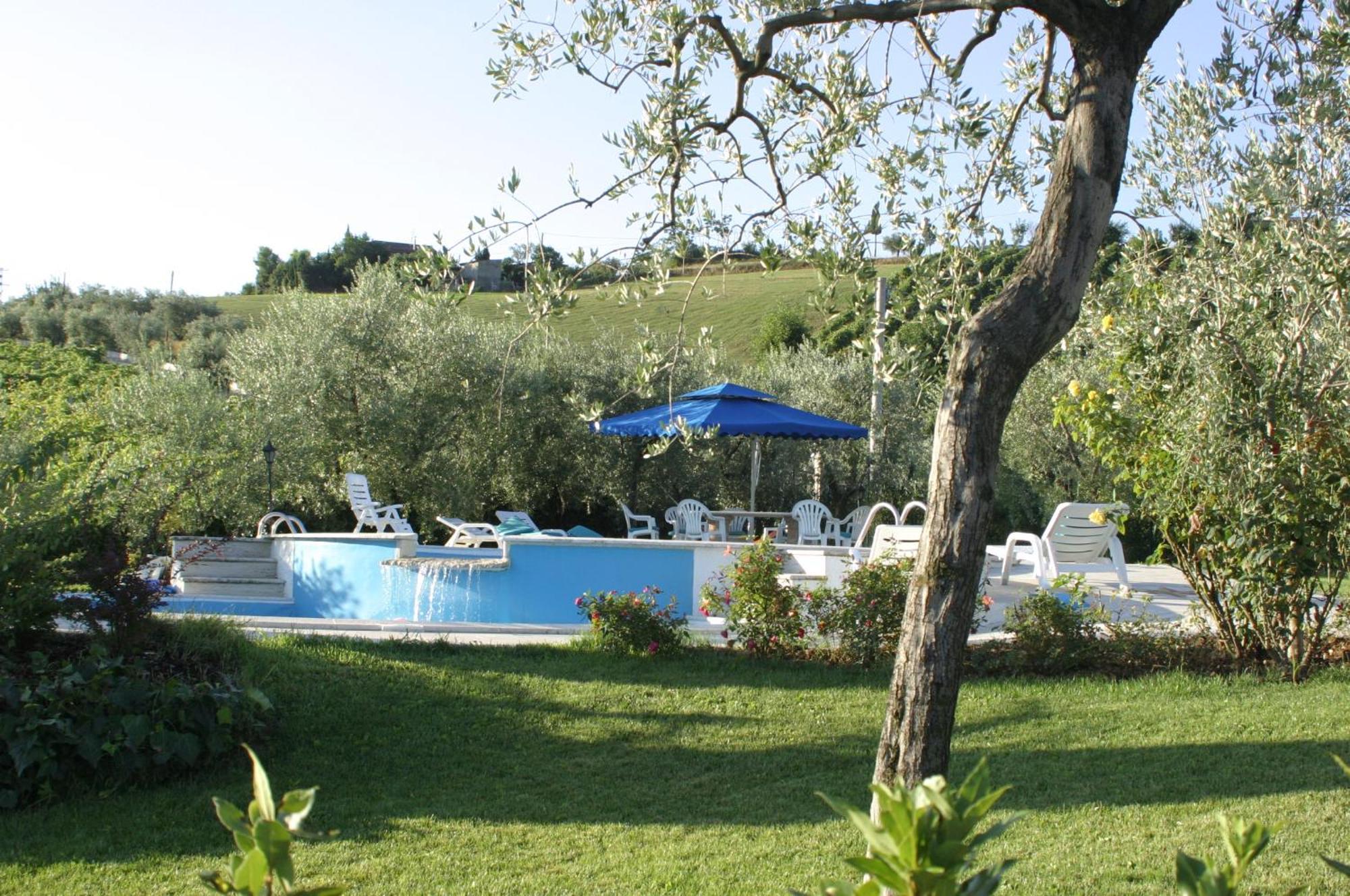 Agriturismo Il Crinale Castorano  Экстерьер фото